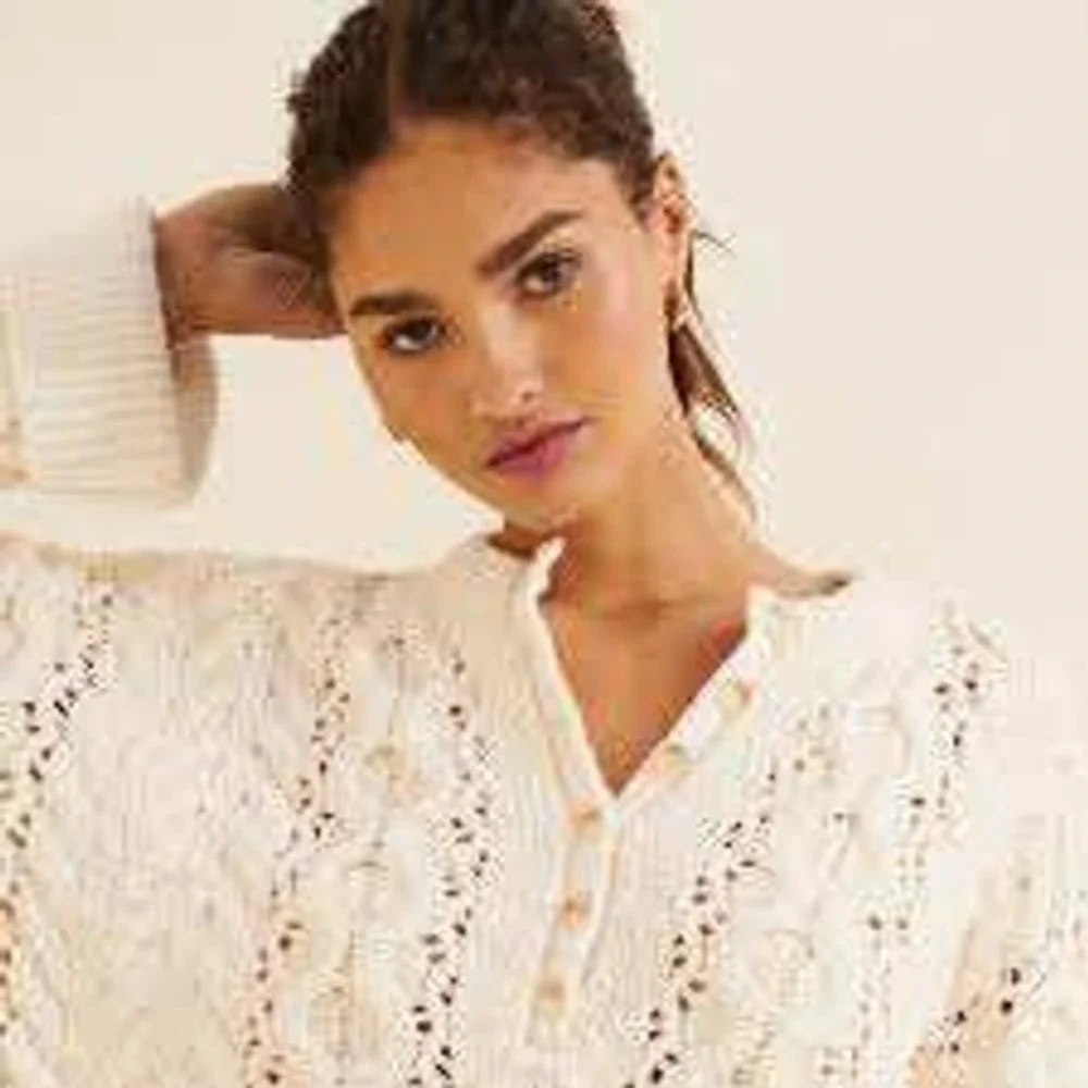 Free People Polly Cable Knit Cropped Cuffed Wrist Button Front Chunky Sweater LG